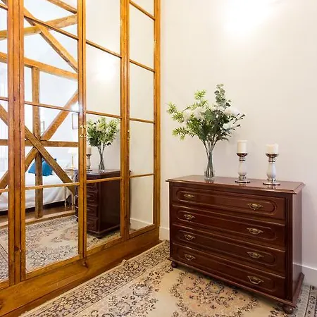Charming Traditional And Bright Apartment Lisbon