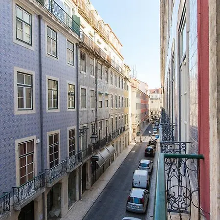 Apartment Charming Traditional And Bright Lisbon