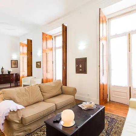 Charming Traditional And Bright Apartment
