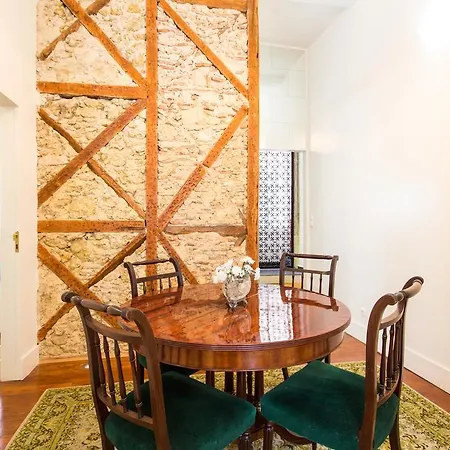 Charming Traditional And Bright Apartmán